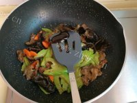 苦瓜炒牛肉做法图解8)