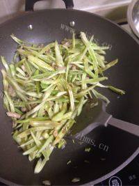 家常菜芸豆丝炒肉做法图解3)
