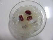 美味的银耳百合红枣汤