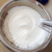 清香柠檬鸡蛋卷做法图解9)