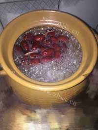 美味的红枣银耳羹做法图解5)