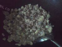 自制美味的土豆烧鸭肉做法图解3)