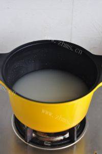 老爸做的皮蛋瘦肉粥做法图解2)