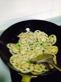 家常菜炒莲藕片做法图解2)
