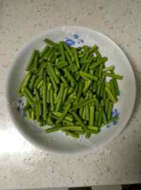 家常菜蒜薹炒肉做法图解1)