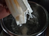 唇齿留香的培根金针菇卷做法图解3)