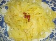 美味的酸菜炖白肉做法图解2)