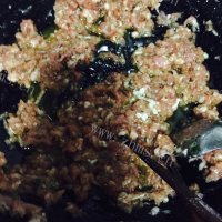 美味的白菜肉包做法图解8)
