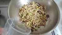家常菜黄豆芽炖粉条做法图解7)