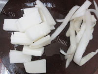 淡菜萝卜豆腐汤做法图解3)