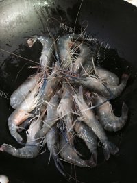 美味的糖醋沼虾做法图解2)