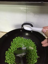 家常菜毛豆炒肉丝做法图解5)
