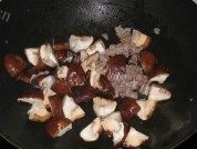 家常菜蘑菇肉末豆腐做法图解5)
