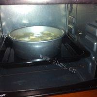 美味的戚风蛋糕做法图解7)
