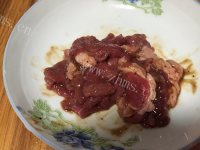 浪漫的黑椒牛肉意面做法图解2)