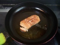 简单的柠檬香煎三文鱼做法图解6)