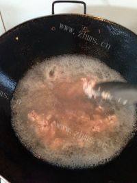 诱人金针菇瘦肉汤做法图解4)