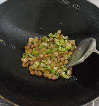 美味三丁酱拌面做法图解5)