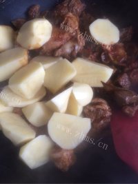 喷香的西红柿炖牛肉做法图解14)
