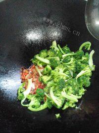 家常菜西兰花炒肉做法图解5)