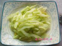 凉拌西芹自制做法图解2)