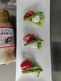 美味的芦笋奶酪沙拉做法图解7)