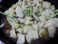 家常菜土豆豆角炖排骨做法图解5)