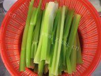 香气逼人的芹菜猪肉水饺做法图解2)
