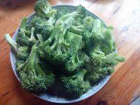 家常菜火腿炒西兰花做法图解2)