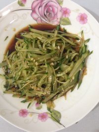 家常菜凉拌黄瓜丝做法图解6)
