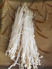 家常菜培根金针菇卷做法图解1)