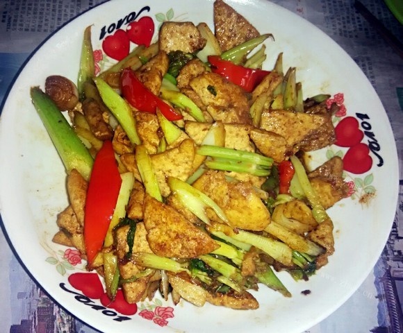 香喷喷的芹菜炒豆腐