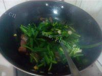 家常菜蒜苗炒腊肉做法图解13)