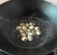 美味的醪糟鹌鹑蛋枸札汤做法图解2)