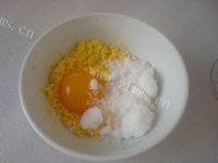 美味的黄油蛋黄酥做法图解6)
