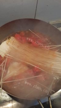 诱人的西红柿鸡蛋面做法图解7)