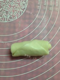 唇齿留香的豆沙菊花酥做法图解13)