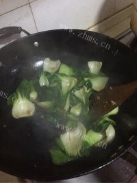超级好吃的耗香上海青炒肥牛卷做法图解6)