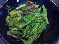 美美厨房之豆豉鲮鱼油麦菜做法图解4)