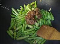 家常菜豆角炒肉做法图解5)