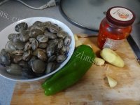 美味的炒花蛤做法图解1)