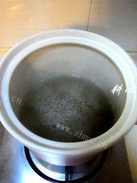 菜花木耳排骨汤做法图解6)