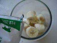 香蕉牛奶做法图解4)