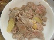 美味的牛肉炒蒜苗做法图解4)