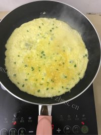 喷香的土豆鸡蛋饼做法图解5)