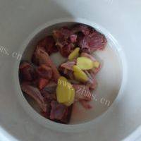 营养的花胶乳鸽汤的做法图解五