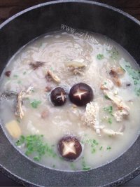 独特的鱼头汤