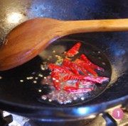 口感极佳的香辣龙虾尾做法图解1)