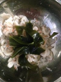 美味的鱼丸紫菜汤做法图解2)