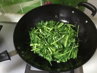 香飘十里的清炒空心菜做法图解6)